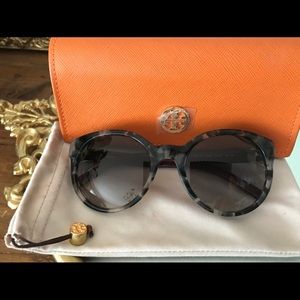 Sunglasses Tory Burch